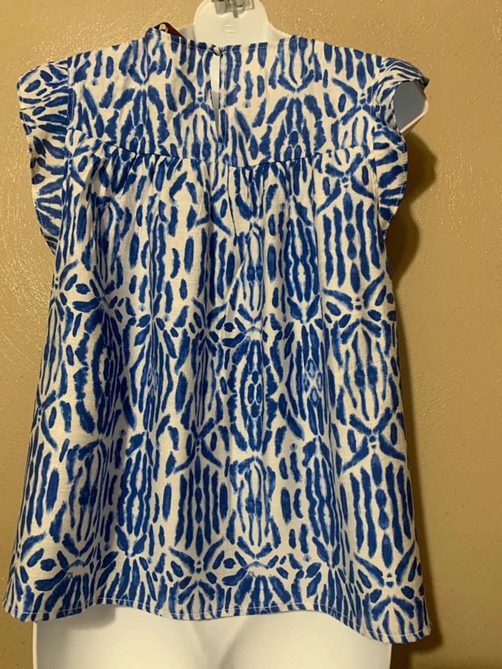 7. Casacabana size S Blue Smocked Flutter-Sleeve Top NWT - Picture 3 of 4